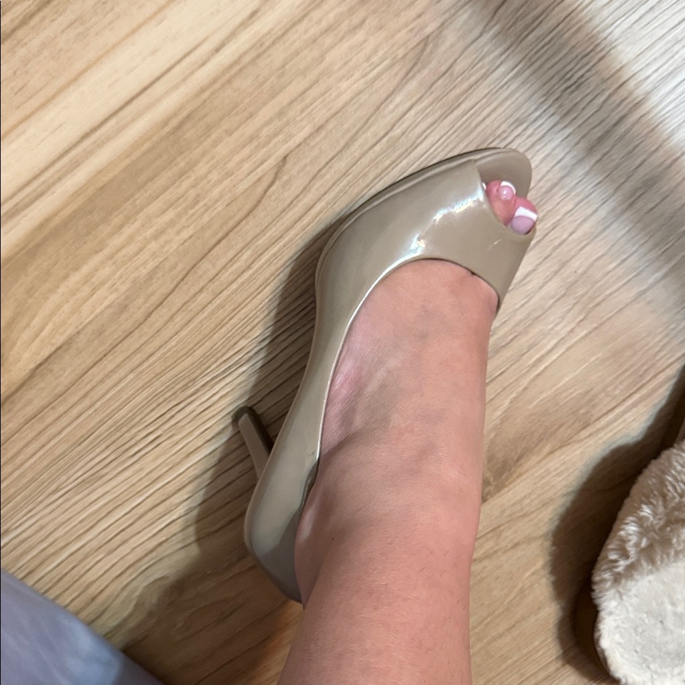 Bandolino Women's Nude Peep Toe Heels - Picture 3 of 4